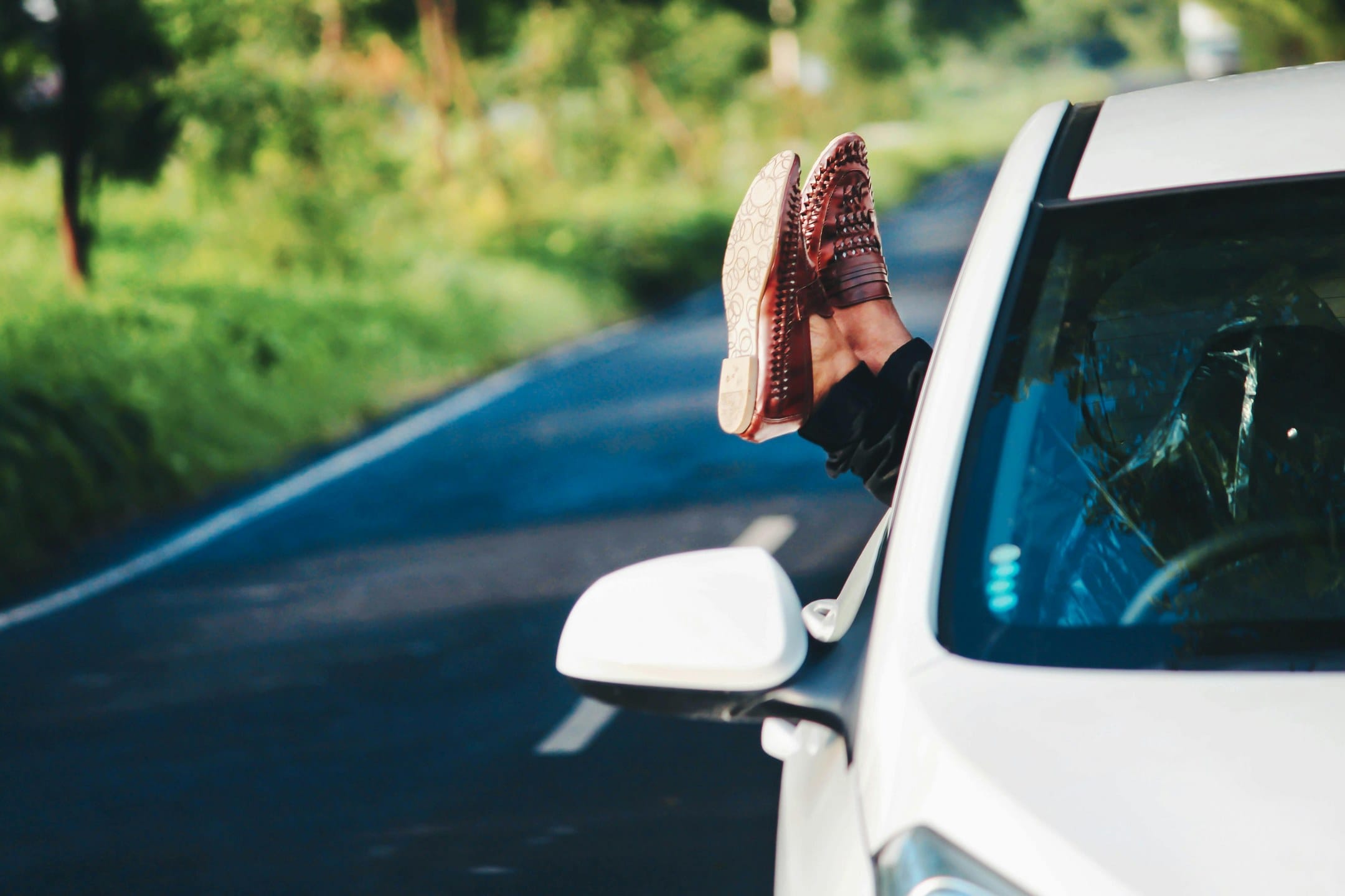 Ghid pentru turiști: 8 avantaje ale închirierii auto în sezonul de vară