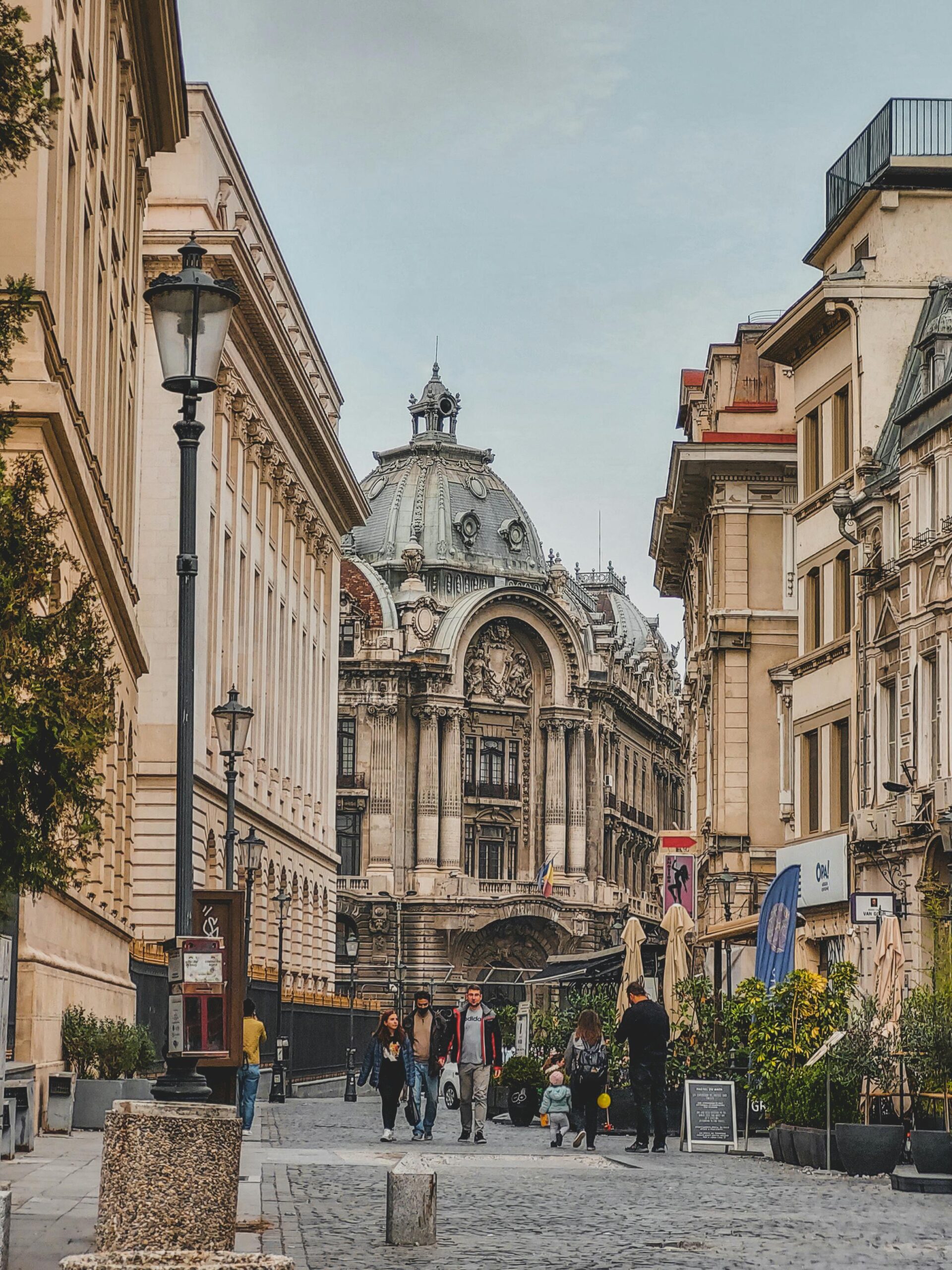 Rent a car Bucuresti - ghid vizitator Alana Rent a car